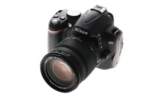 Nikon D3000 + Sigma 18-200 f/3.5-6.3 DC