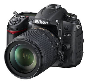 Lustrzanka Nikon D7000 + Nikkor AF-S DX 18-105