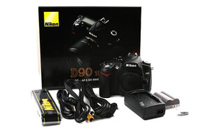 Nikon D90 + Nikkor AF-S DX 18-105 mm f/3.5-5.6G ED VR + Torba Nikon + HDMI-Kabel + Nikon 4GB-SD-Card